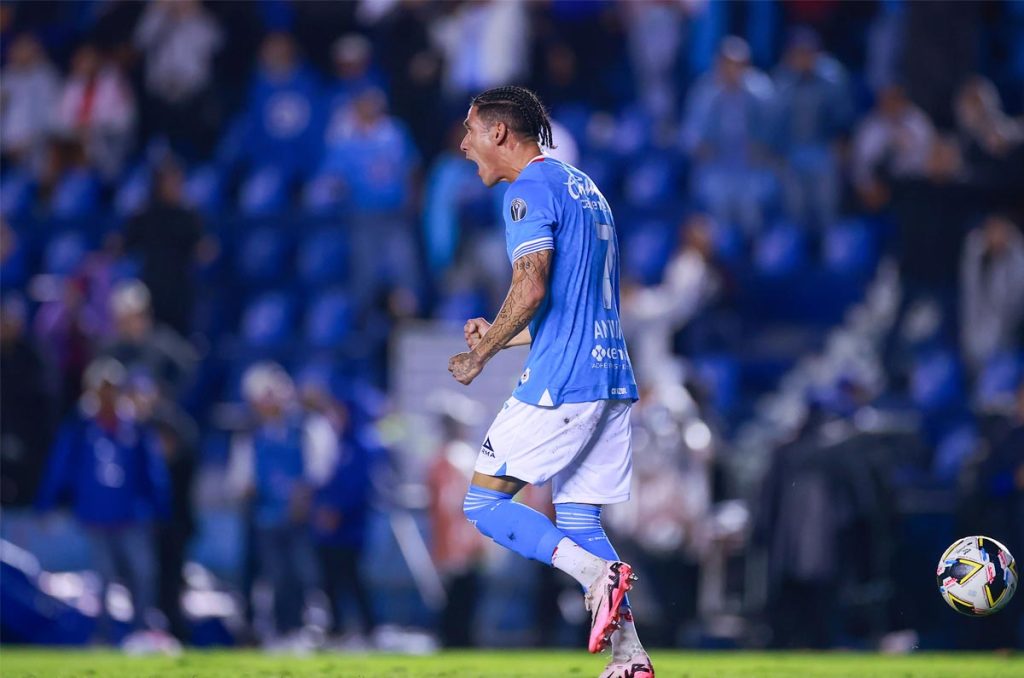 Uriel Antuna deja Cruz Azul para sumarse con Tigres UANL