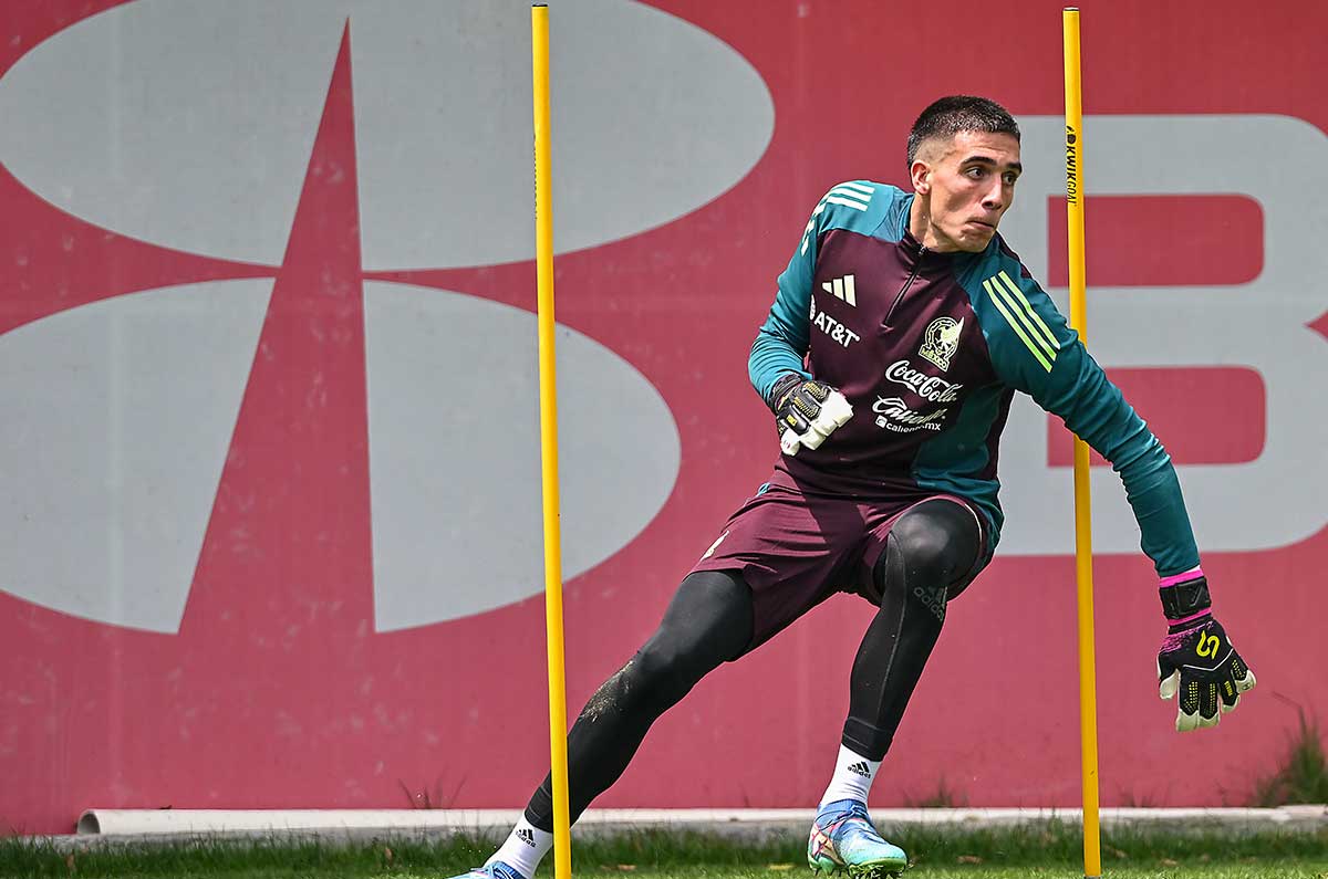 Alex Padilla se declara fan de Memo Ochoa “Le pedía a mi mamá que me comprara sus camisetas”