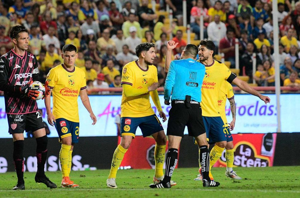 VAR le niega penal al América en su intento por evitar la derrota