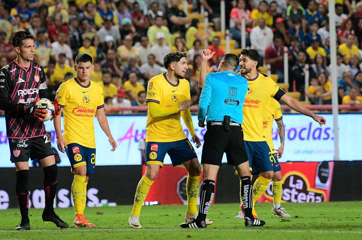 VAR le niega penal al América en su intento por evitar la derrota