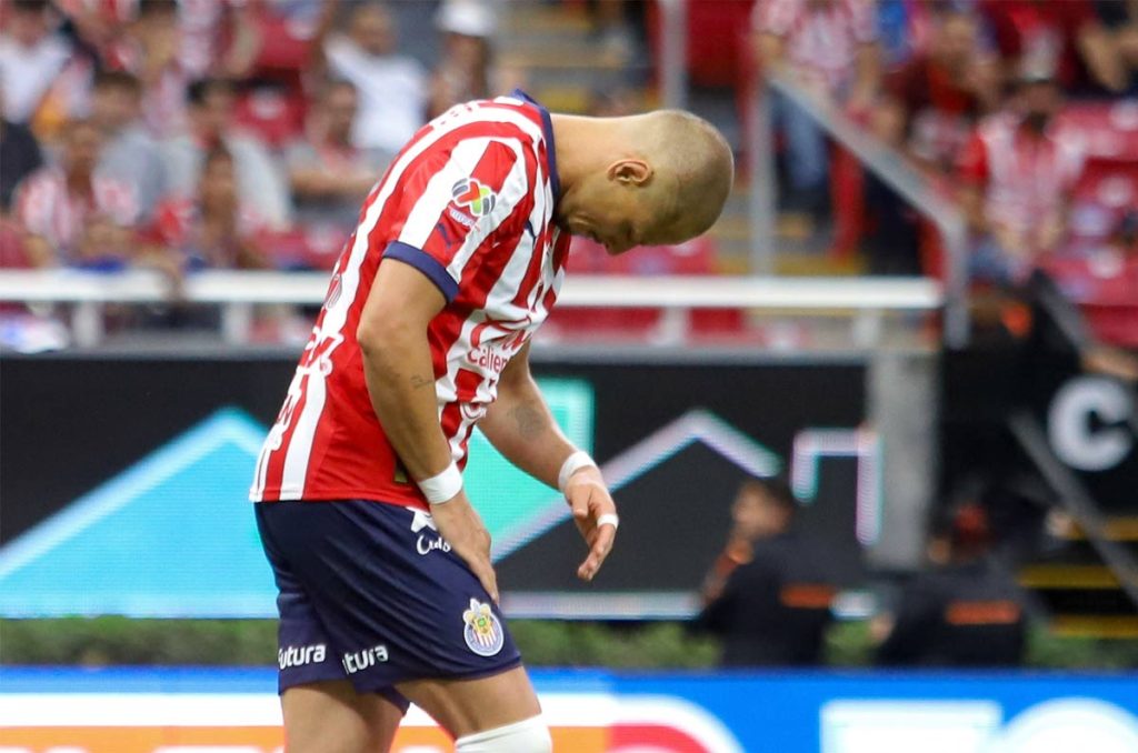 Chicharito ya empieza a causar molestia en Chivas