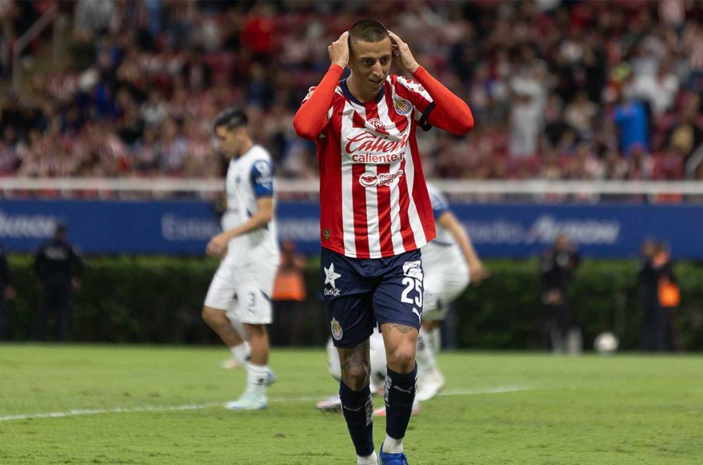 Chivas sufre empate de Rayados sobre la hora y se queda cerca del récord histórico