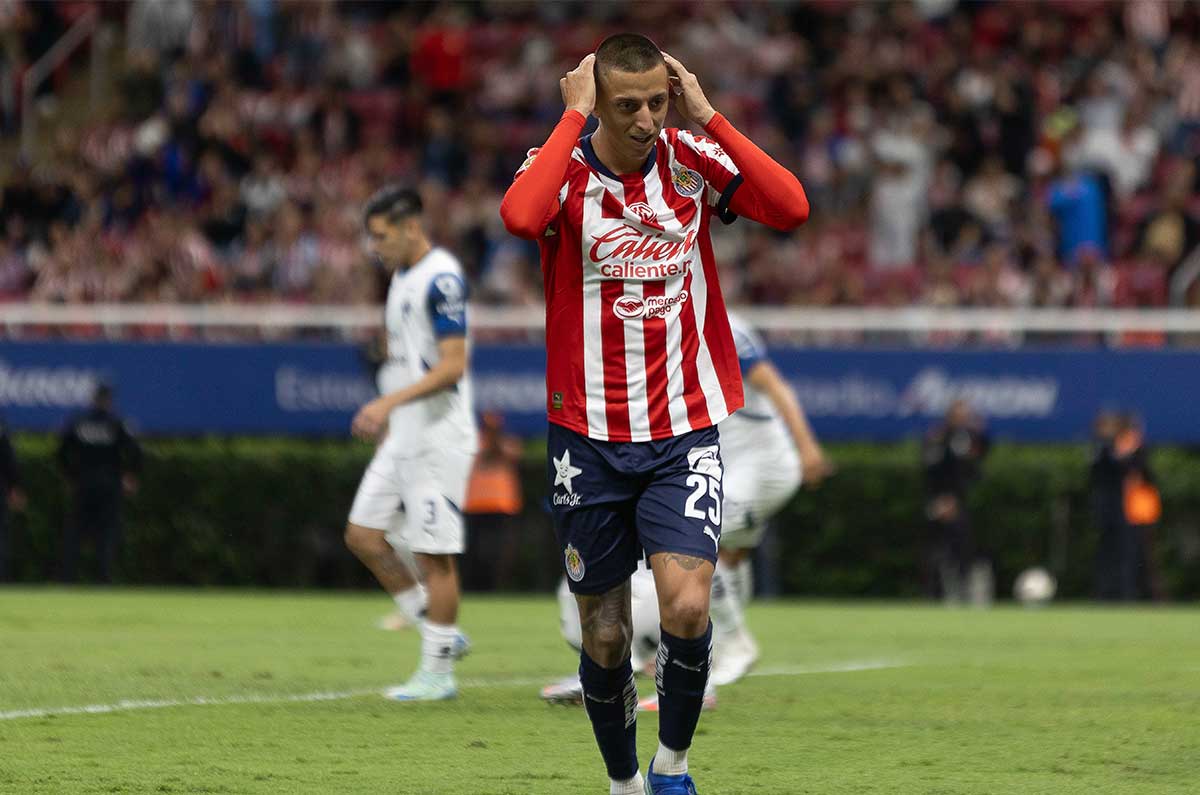 Chivas sufre empate de Rayados sobre la hora y se queda cerca del récord histórico