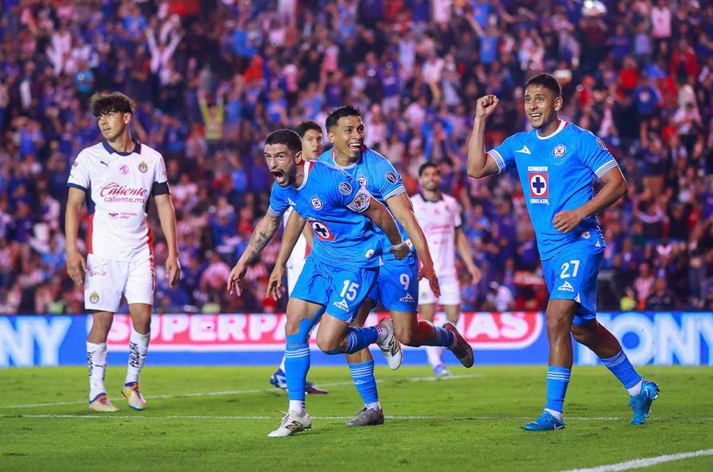 Cruz Azul madruga a Chivas y reafirma su liderazgo en el torneo