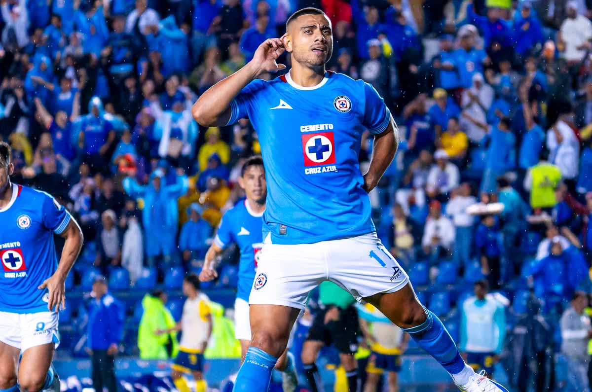 cruz-azul-tiene-una-delantera-de-millones-de-dolares
