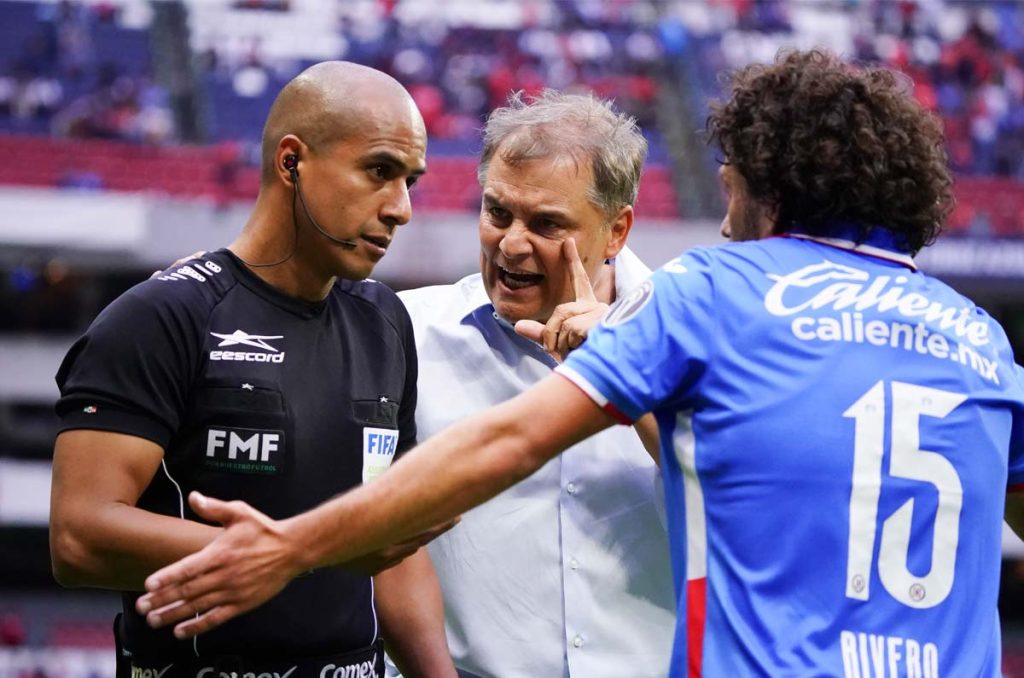 Diego Aguirre no pudo en su etapa con el cuadro de Cruz Azul
