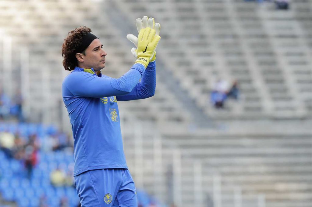 Guillermo Ochoa del AVS SAD ya es elogiado en Portugal