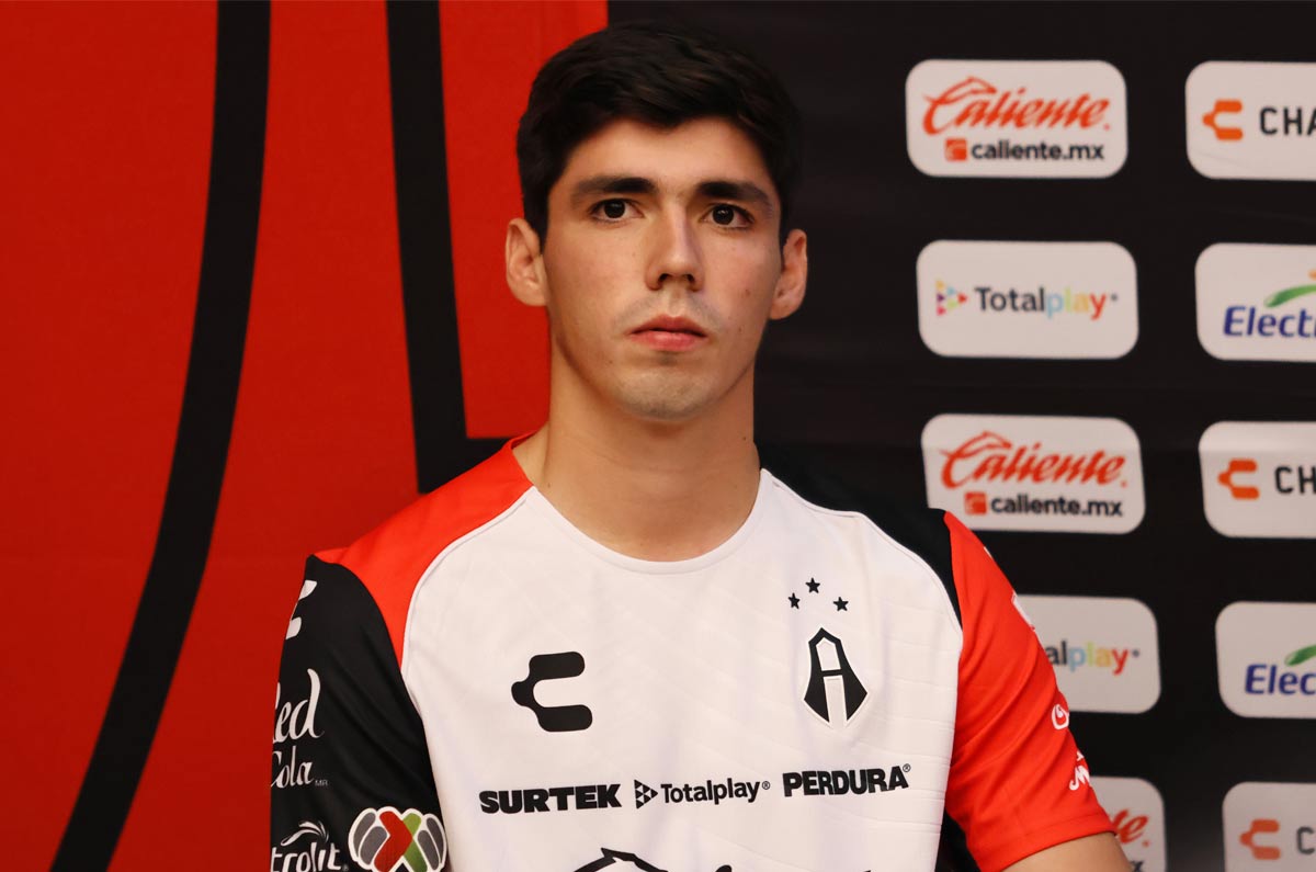 Leonardo Flores. Un delantero prometedor en Tigres pero que decidieron prestarlo a Pachuca primero y actualmente con los Rojinegros del Atlas donde no ha encontrado su lugar. 
