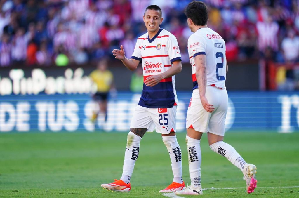 Piojo Alvarado y Alan Mozo, dos de los actuales pilares dentro de las Chivas de Guadalajara