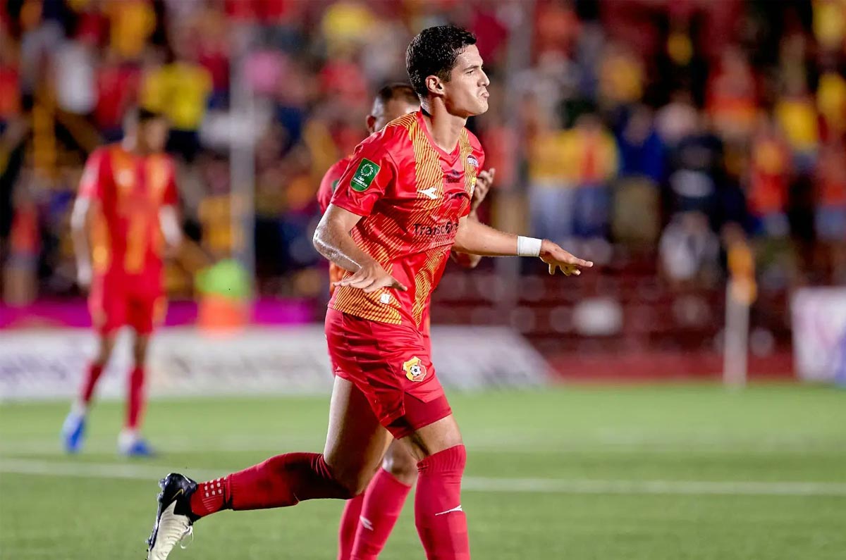 José de Jesús González. En Chivas y tampoco en Atlético de San Luis pudo hacerse un delantero goleador. Por lo que el famoso 'Tepa' se fue al Herediano de Costa Rica para intentar consolidar su carrera. 

