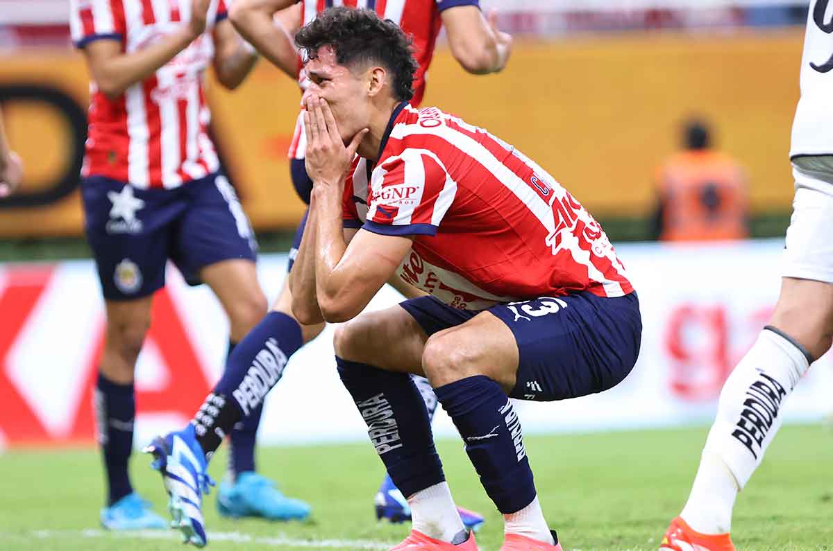 Chiquete Orozco en lamento por el gol de Necaxa