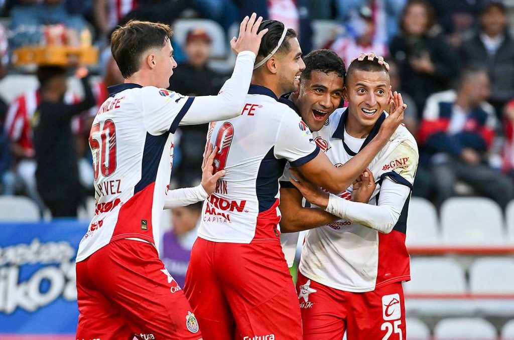 Chivas se reivindica sin Gago y se enfila hacia la Liguilla