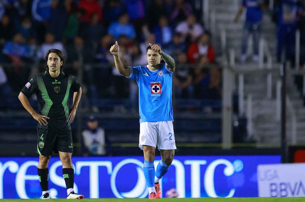 Cruz Azul gana, gusta y golea ante Juárez en el regreso del Toro Fernández 0