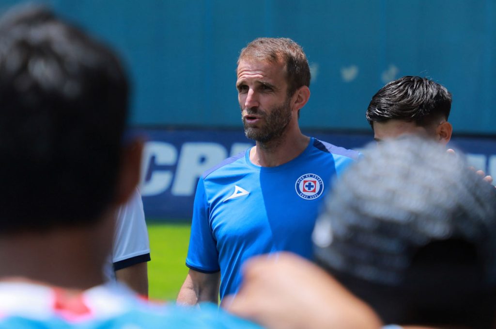 Cruz Azul se quiere asegurar 7.5 millones de dólares en el mercado