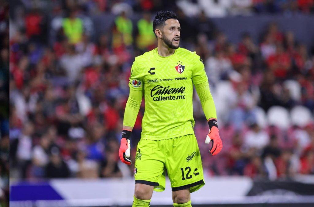 Llega jugosa oferta por Camilo Vargas del Atlas