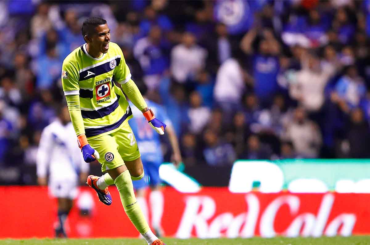 Reconocidos comentaristas mexicanos se rinden ante el buen momento de Kevin Mier de Cruz Azul