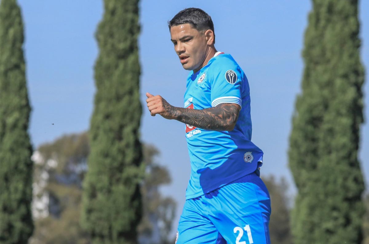 Toro Fernández regresa con Cruz Azul y se luce con este golazo