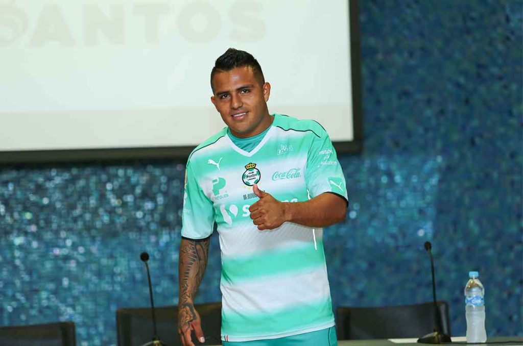 Tras años en la talacha, Javier Cortés encuentra equipo ¿Chicharito participe? 0