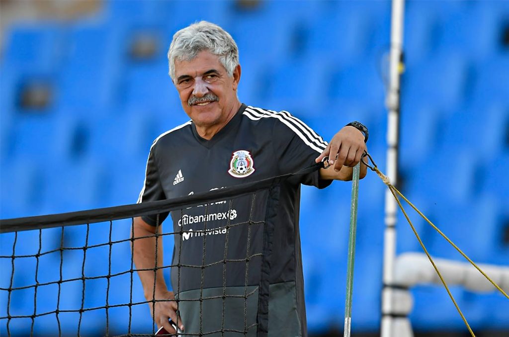 Ricardo Tuca Ferretti indicó que le impusieron a Guillermo Ochoa dentro del Tricolor