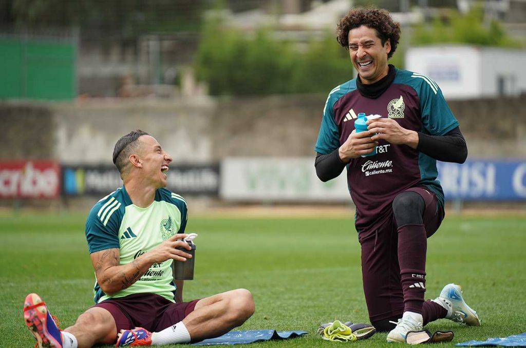 Andrés Guardado y Guillermo Ochoa con la Selección Mexicana