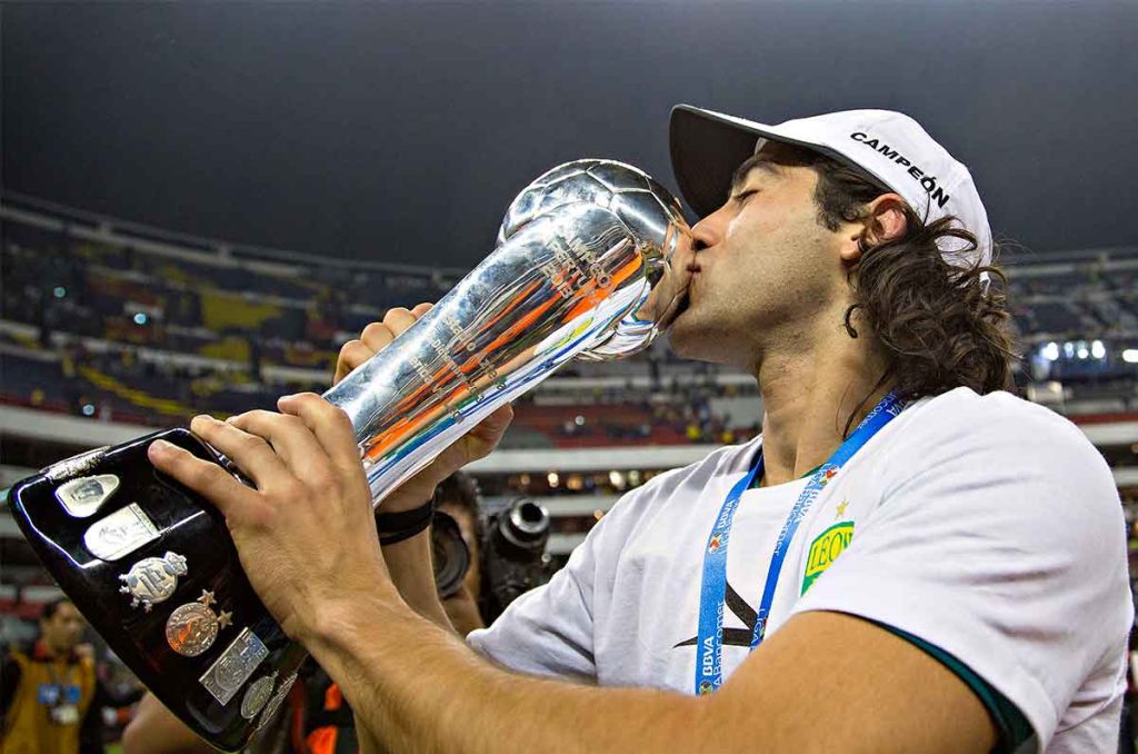 Bicampeón con León anuncia su retiro de las canchas
