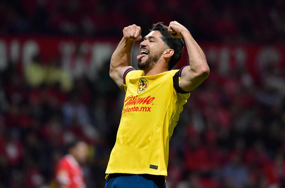 Henry Martín en festejo de gol