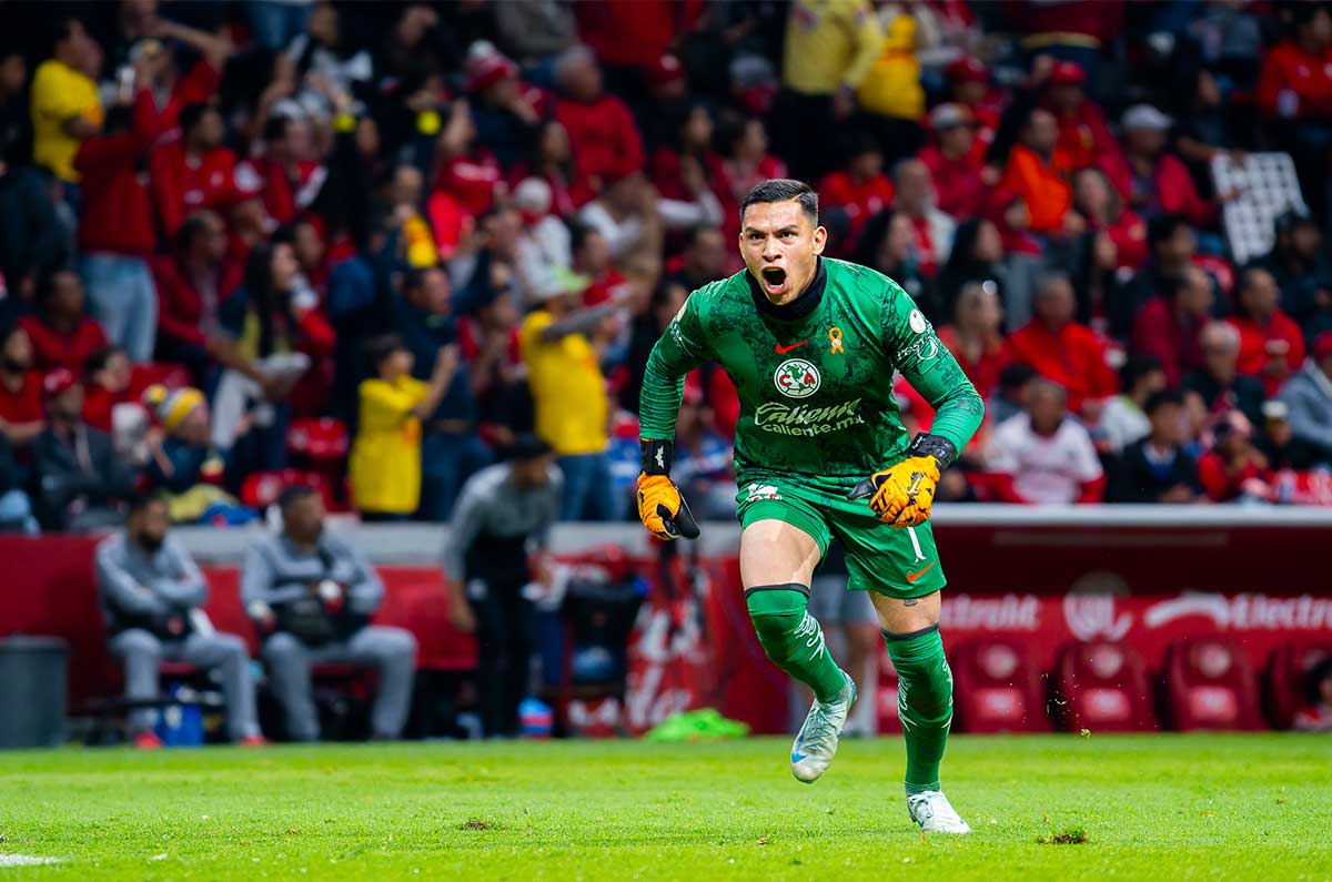 Luis Malagón en festejo de gol