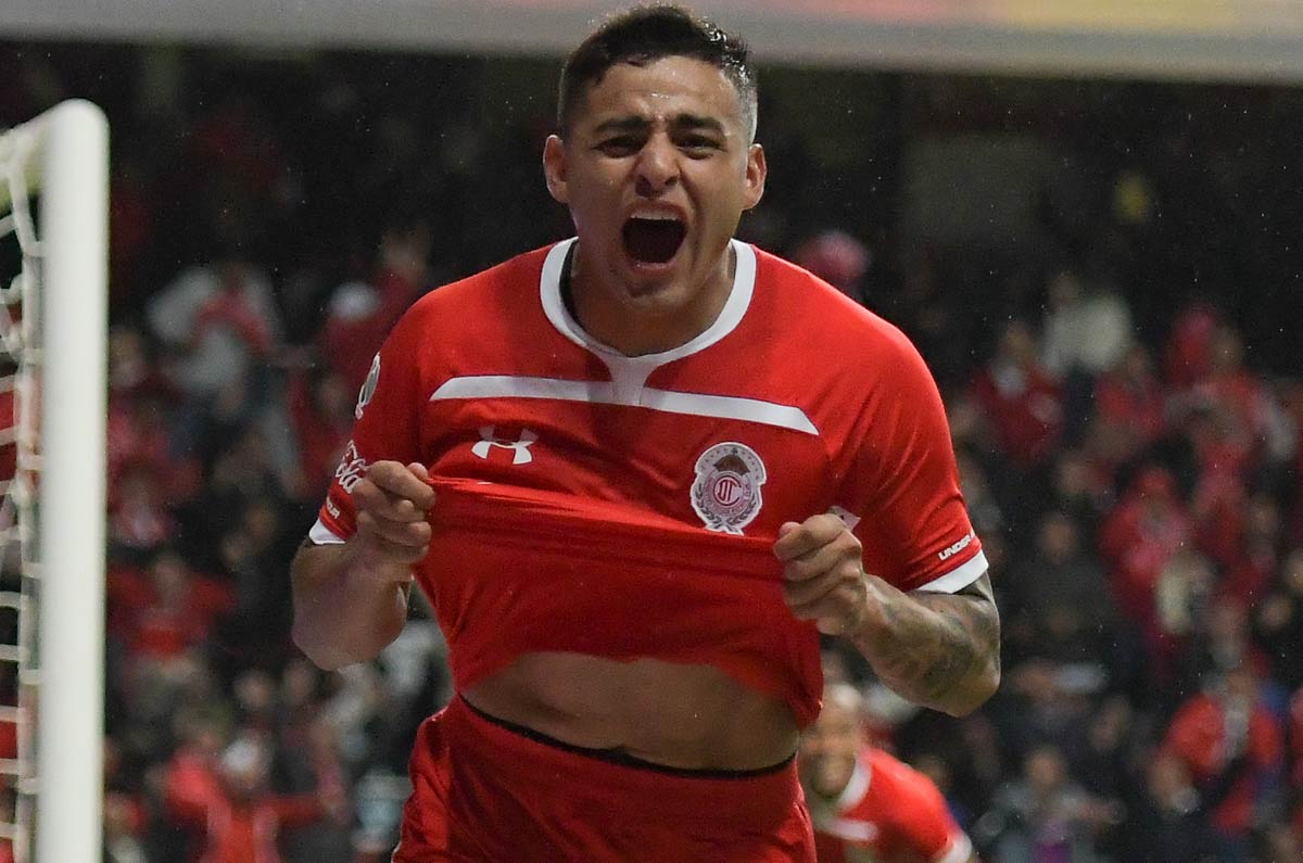 Con un tiro de pierna derecha, Vega venció a Agustín Marchesín para poner el 2-2 final