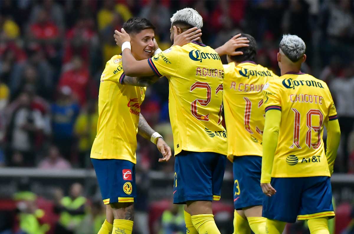 Henry Martín en festejo de gol