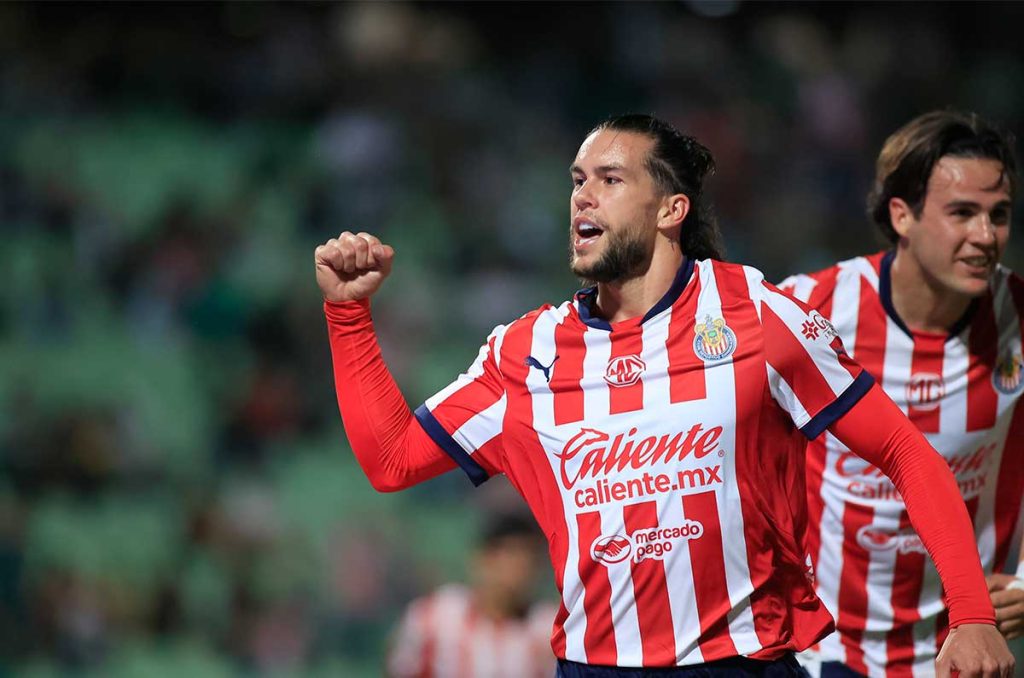Chivas rompe malaria en Torreón y se mete en la pelea por la liguilla