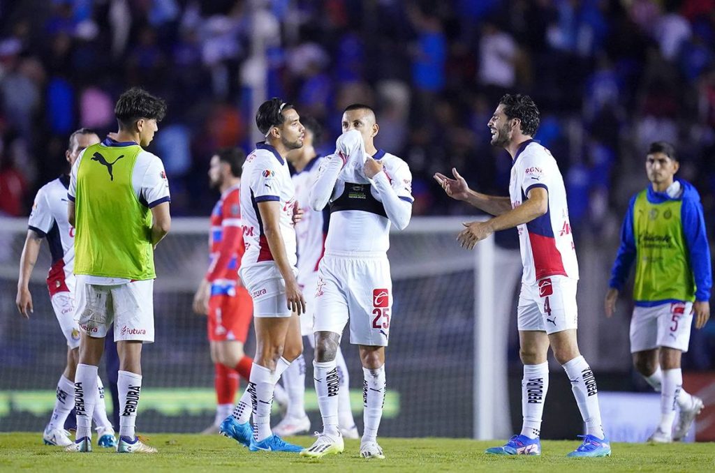 Chivas hace oficial sus primeras bajas rumbo al Clausura 2025