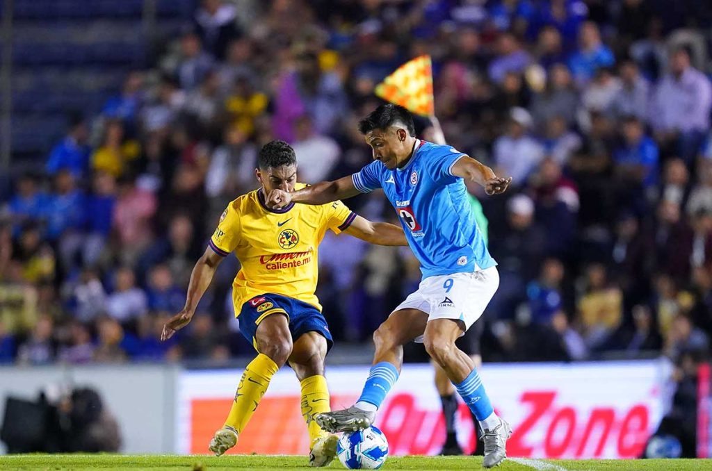 Cruz Azul y América en su duelo de fase regular del Apertura 2024 de la Liga MX