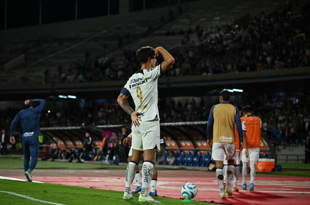 El 'Comandante' Dinenno se quedó con el cariño de los aficionados de Pumas