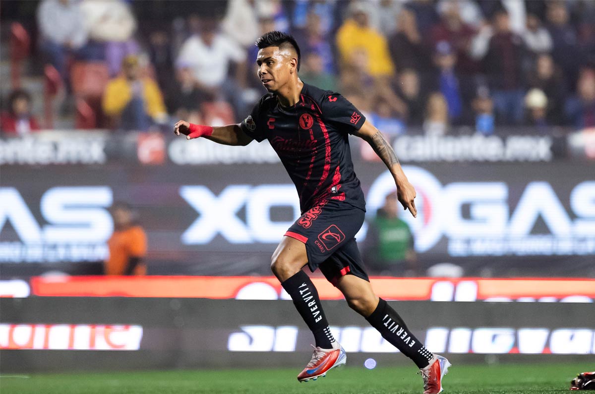 8. Efraín Álvarez