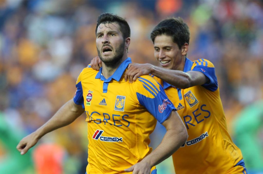Gignac junto a Jürgen Damm; llegaron juntos en el mismo mercado a Tigres UANL