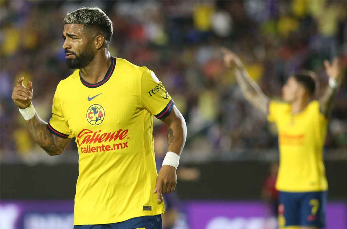 Rodrigo Aguirre iguala lo hecho en Rayados en un torneo con América
