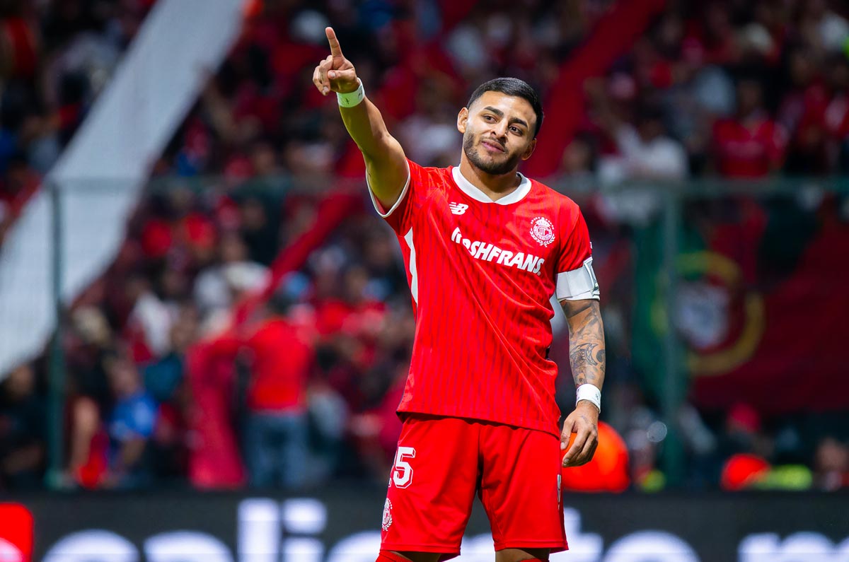 Alexis Vega. Tiene 27 años y tiene contrato con los Diablos Rojos de Toluca hasta 2027.  Su carta tiene un valor de 6.1 millones de dólares.