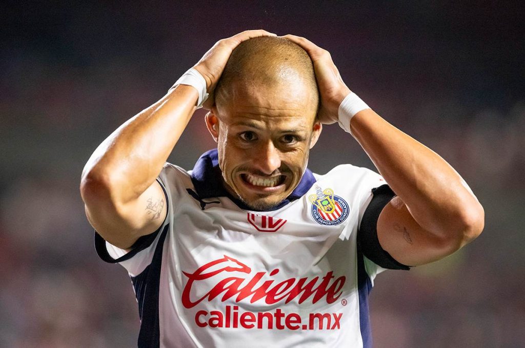 Critican a Chicharito por llorar por la Kings League mientras Chivas sufre en pretemporada