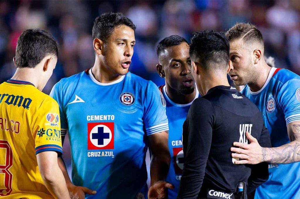 Cruz Azul aumenta la tensión en el Ciudad de los Deportes tras acusaciones directas a Adonai Escobedo