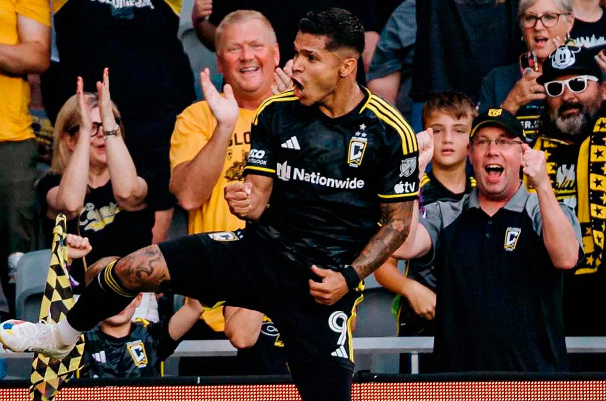 Cucho Hernández. Un fichaje difícil, pues se trata de un jugador que tiene un valor de entre 15 y 20 millones de dólares. Actualmente el atacante colombiano tiene contrato vigente hasta diciembre del 2025 en el Columbus Crew de Estados Unidos. 
