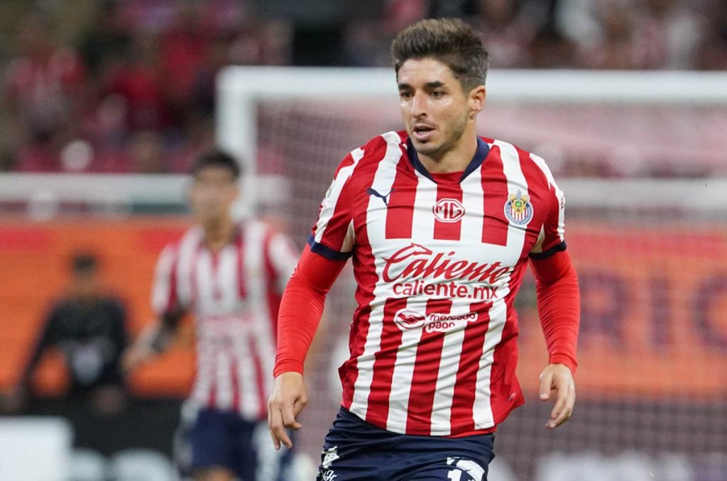 Isaác Brizuela tiene los días contados como jugador de las Chivas de Guadalajara