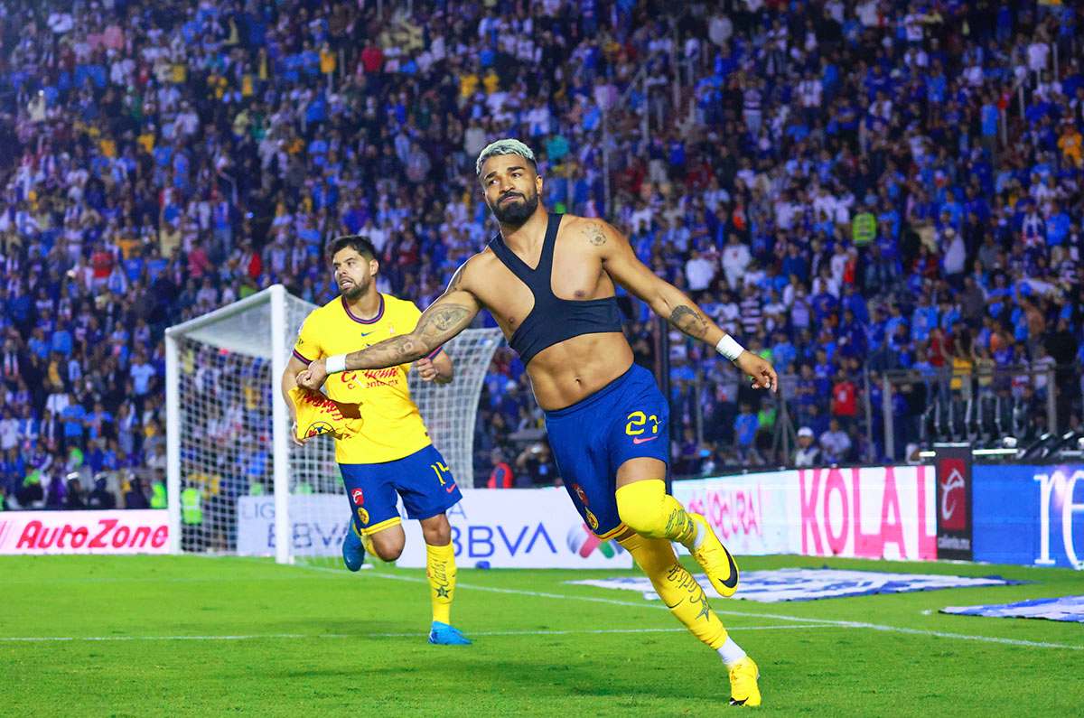 América toma ventaja sobre Cruz Azul con otro penal polémico