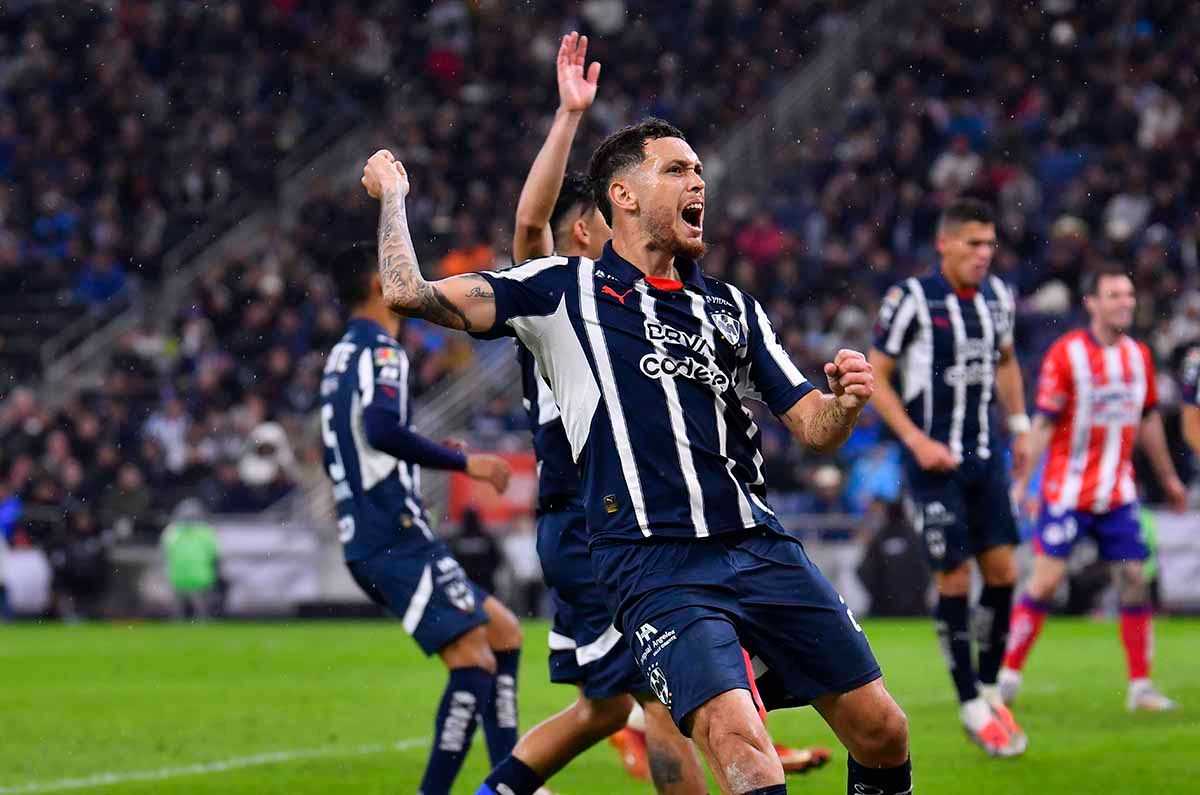 Rayados golea a San Luis y se consolida como candidato al título