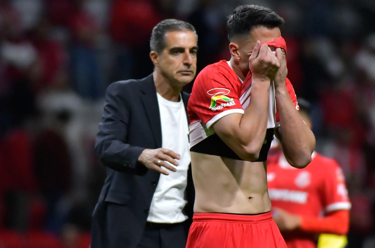 Renato Paiva, en la cuerda floja de Toluca y no se iría solo