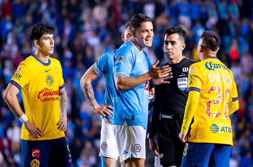 Reportero acusa agresión por directivo de Cruz Azul y amenaza de muerte por seguridad, tras eliminación 0