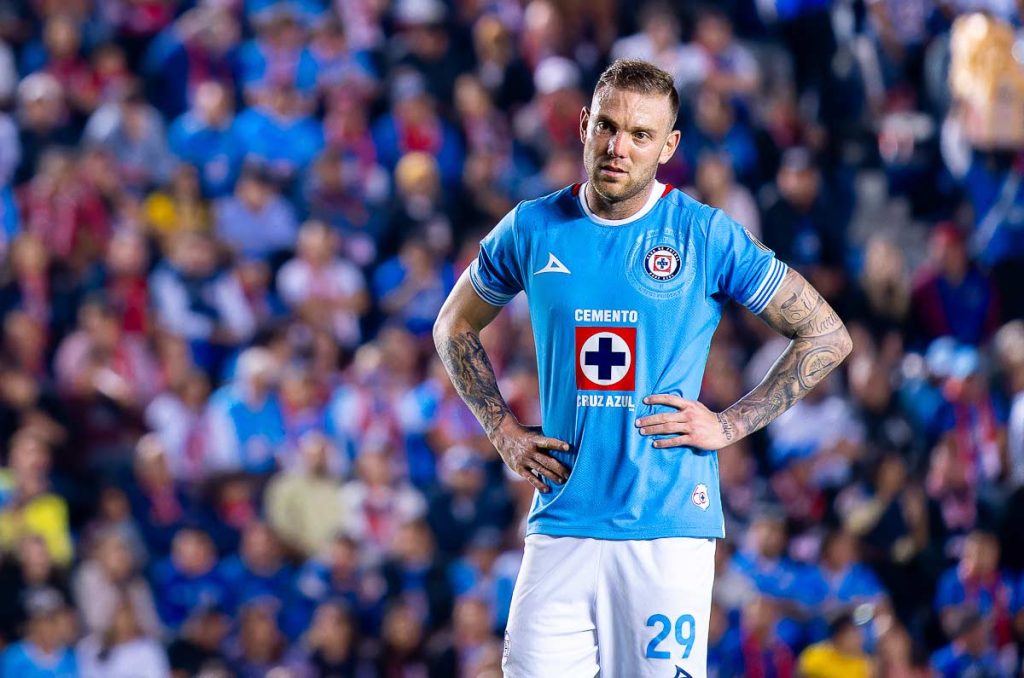 Rodolfo Rotondi de Cruz Azul es seguido por la Selección de Argentina