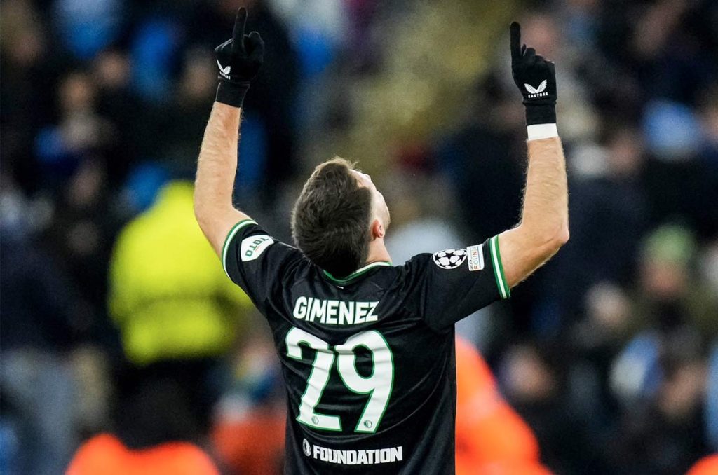 Santiago Giménez está en la mira del Napoli para ser la competencia directa de Romelu Lukaku