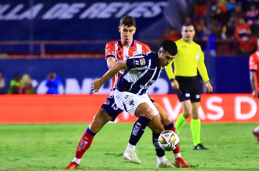 ¿VAR ignora posible penal en el Atlético de San Luis vs Rayados?