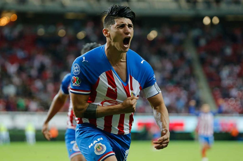 Chivas y el ‘sobrecupo’ de delanteros con la llegada de Pulido; ¿era necesaria su llegada?