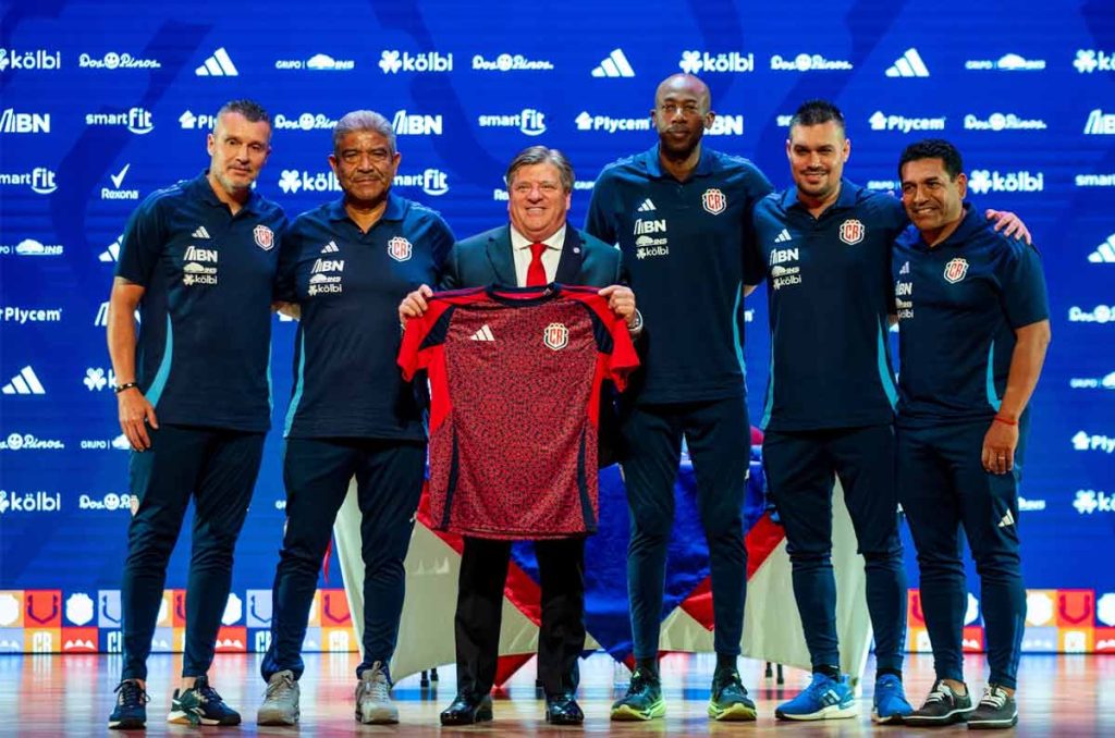 De ganar 27 millones, este será el pobre salario de Piojo Herrera en Costa Rica